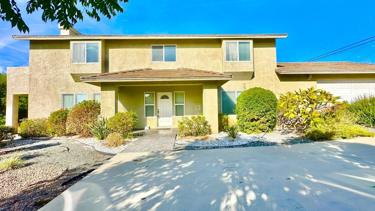 Wonderful TwoStory Home in Heart of Fallb... House Rental in