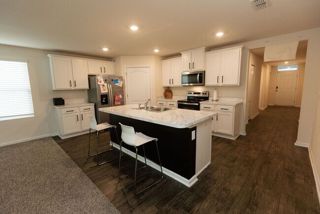 Foto del edificio - 4 Bedroom 2 bath home for rent