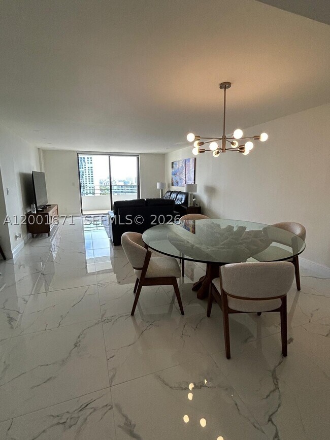 Foto del edificio - 2500 Parkview Dr