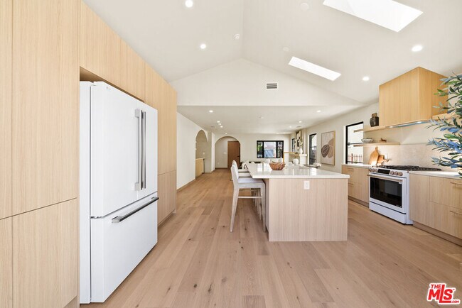 Foto del edificio - 14742 Weddington St