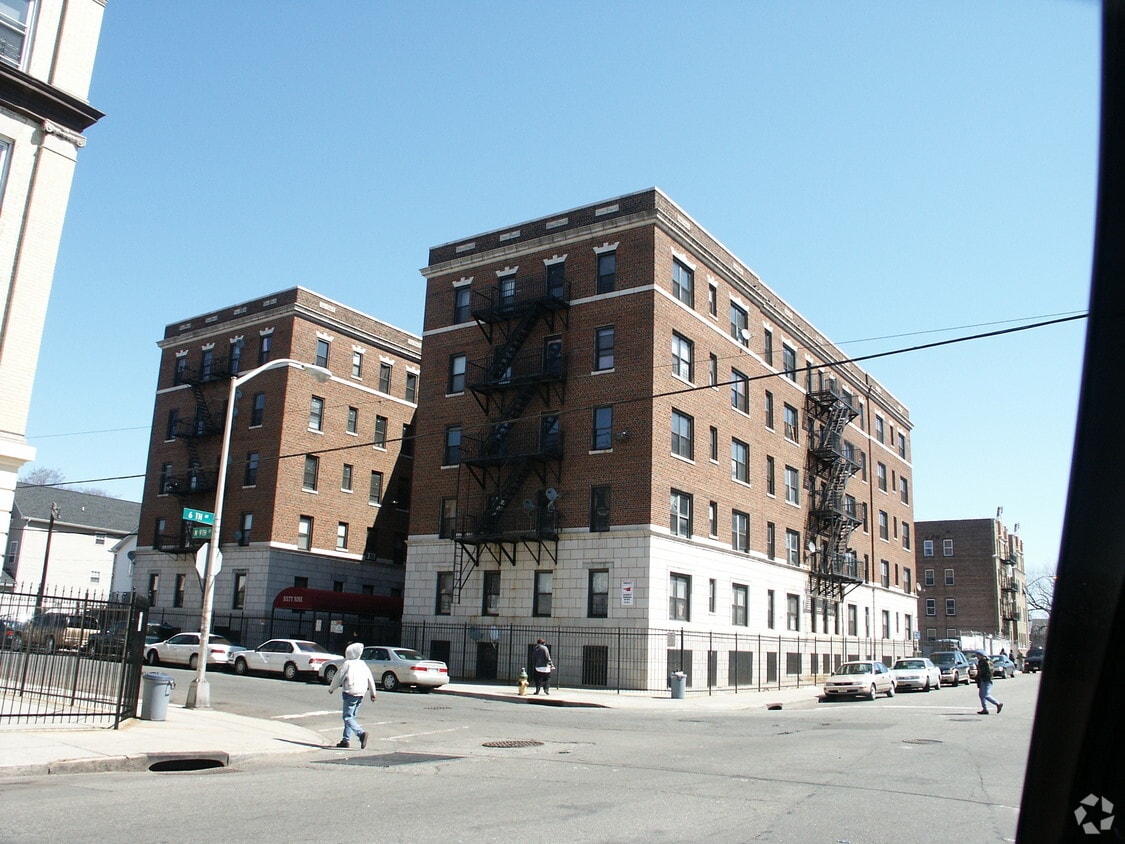 Building Photo - 65-73 N 9th St