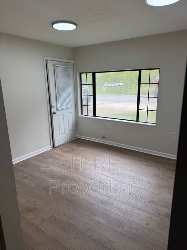 Foto del edificio - 6785 Mud River Rd