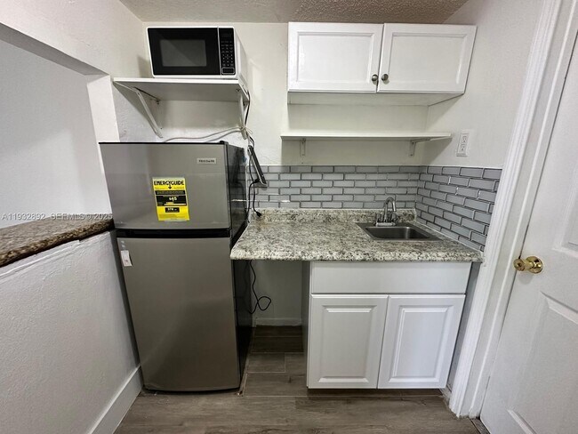 Foto del edificio - 1021 SW 104th Ct