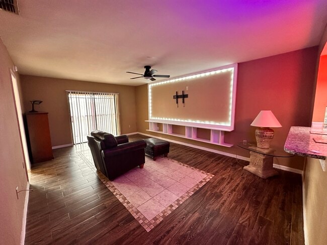 Foto del edificio - 4310 Santa Barbara Blvd