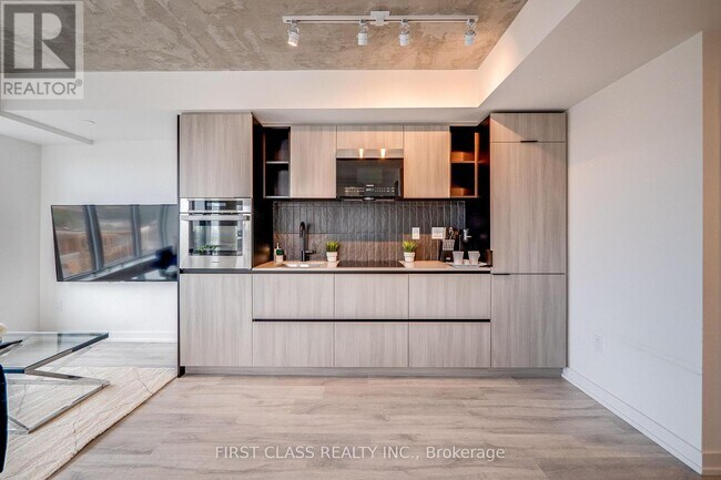 Building Photo - 2 Augusta Ave