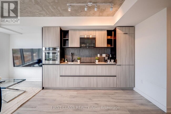 Photo du bâtiment - 2 Augusta Ave