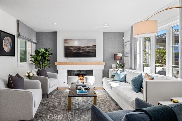 Building Photo - 2146 Miramar Dr