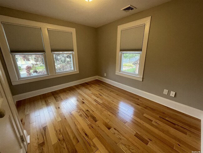 Building Photo - 378 Scranton Ave