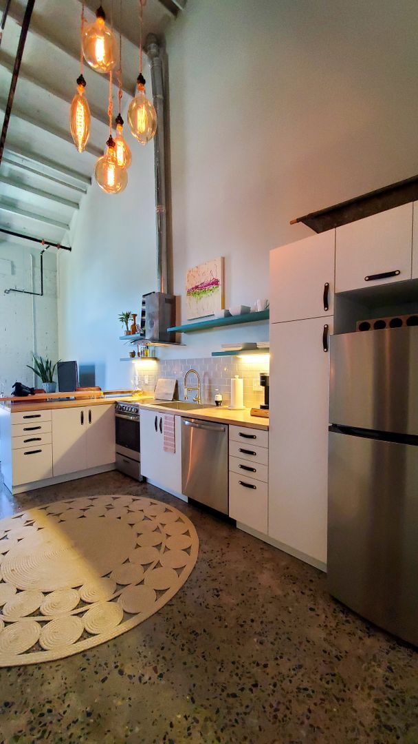 Foto del edificio - 1020 E. 6th St