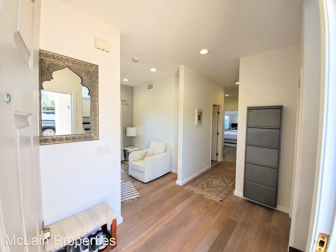 Primary Photo - 3 br, 2.5 bath House - 305 Tamarack Ave