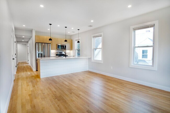 Building Photo - Newly Renovated - Central AC - Patio - Clo...