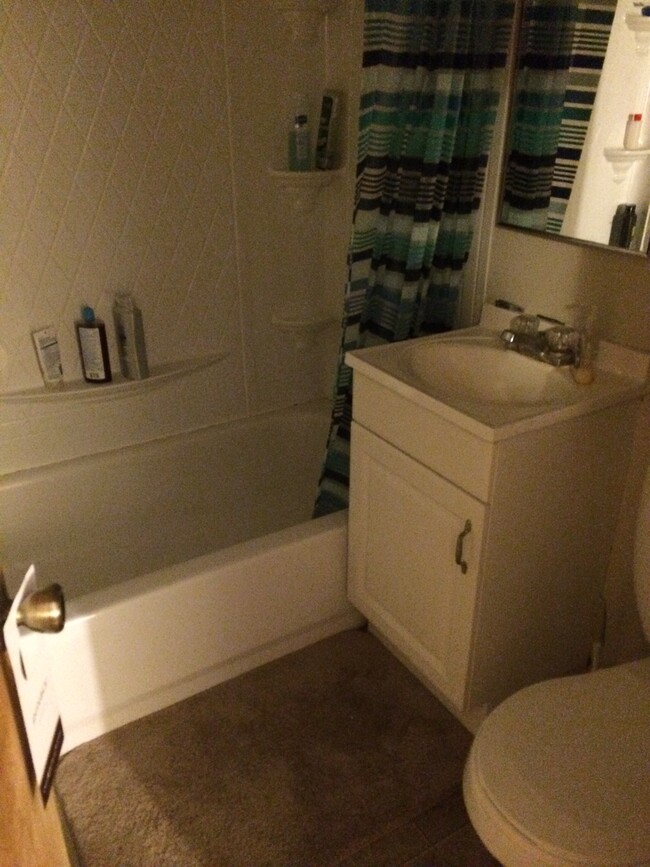 Upstairs Bath - 1735 NE Valley Rd