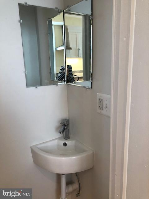 Building Photo - 121 6th St SE