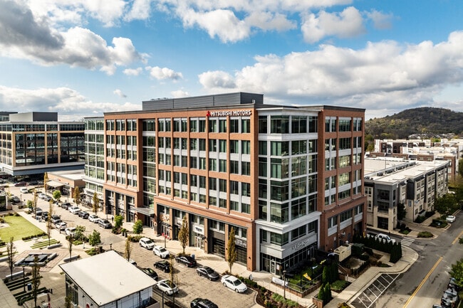 Major businesses have offices right next to apartment communities in Franklin.