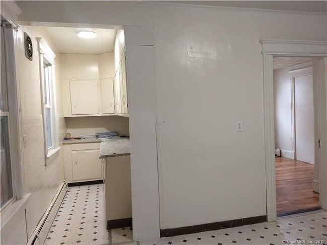 Building Photo - 206 Lounsbury St