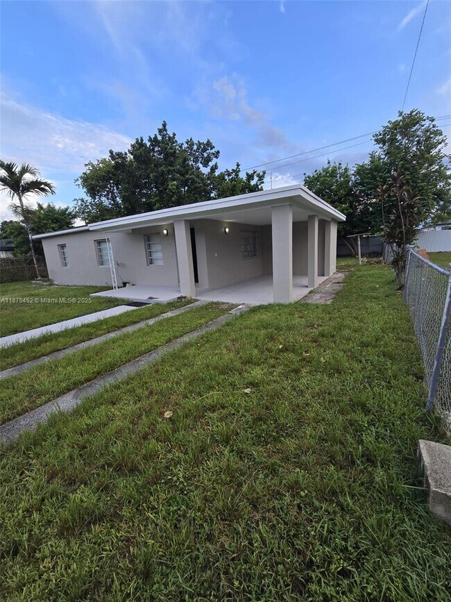 Foto del edificio - 14420 Monroe St