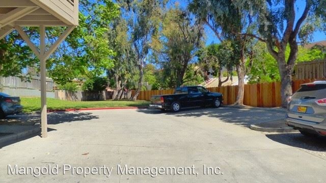 Building Photo - 1131-1133 Alamo Way