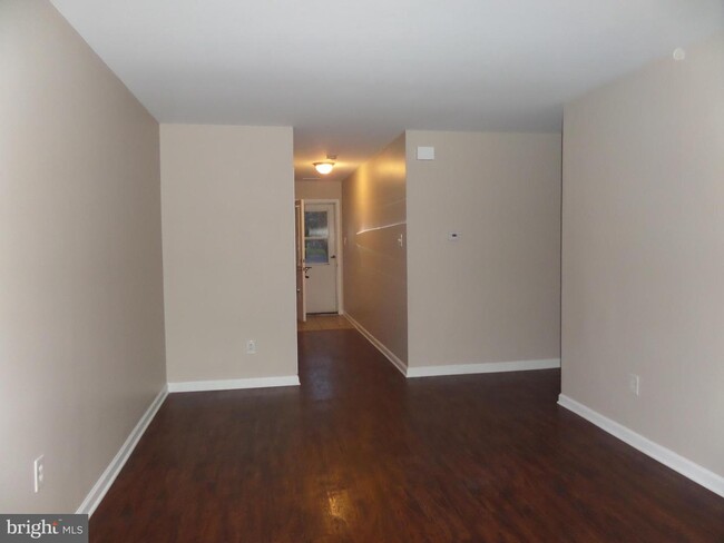 Building Photo - 3305 Johns Ct
