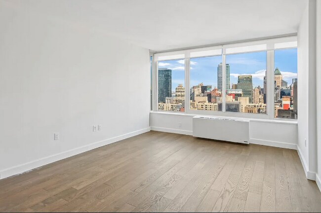 Building Photo - 312 W 33rd St