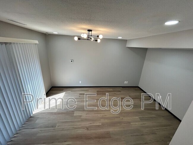 Building Photo - 1841 Ridgehaven Ct