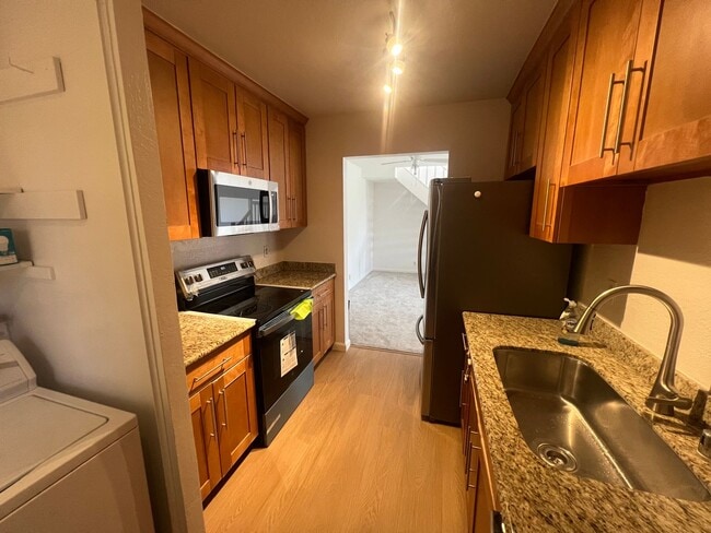 Building Photo - Upgraded 2 bed 2 bath condo in Mountain View. Must See!