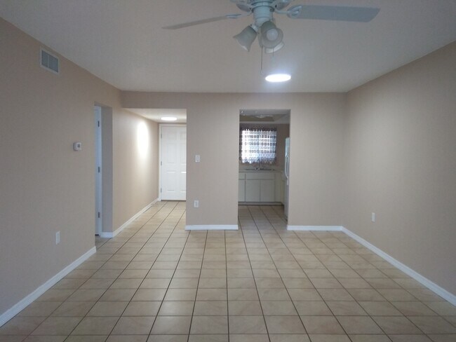 Building Photo - 4063 Lake Bayshore Dr