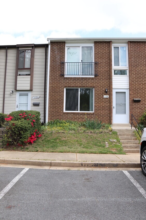 1108 West Side Drive - 1108 W Side Dr