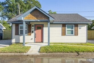 Building Photo - 711 Hamon Dr