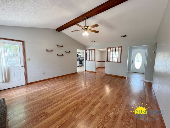 Building Photo - Charming 3 Bedroom Home in Countryview Estates community with Solar Panels!