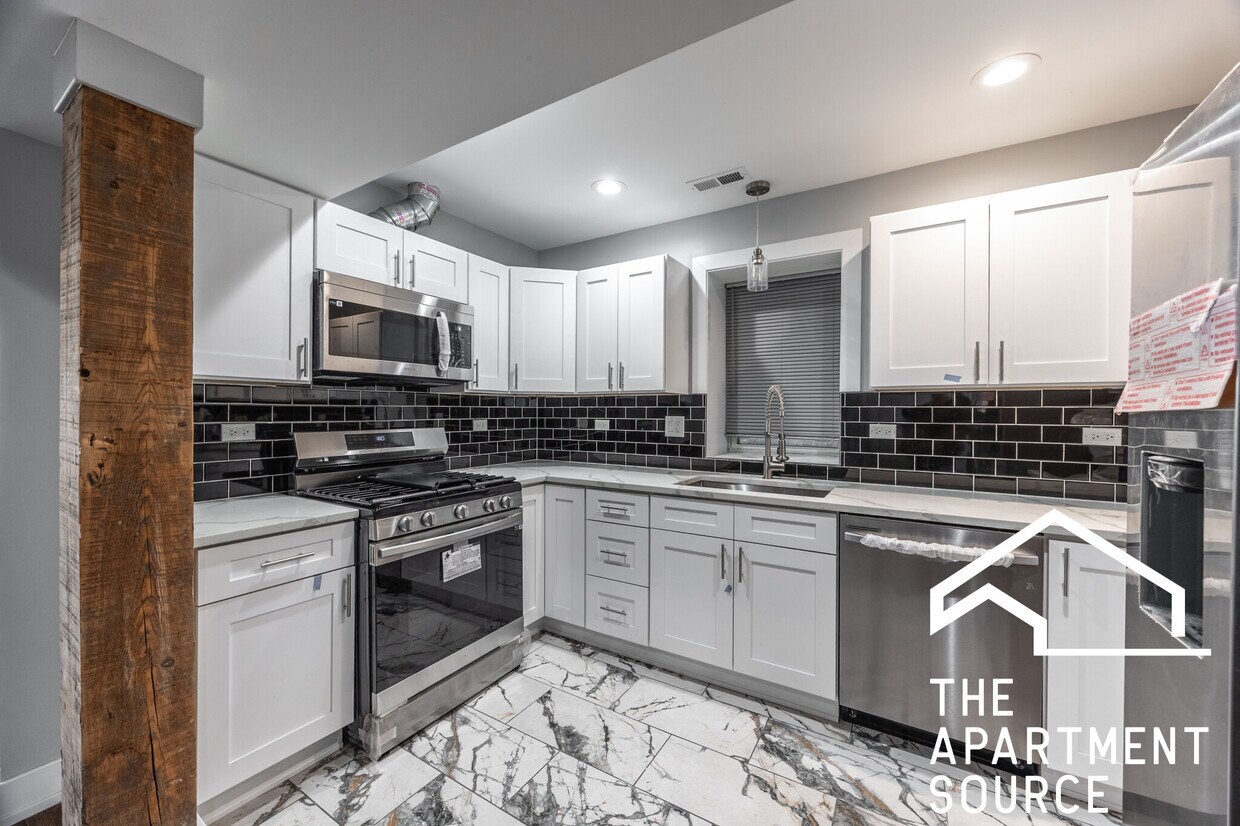 Foto principal - 3328 W Congress Pkwy