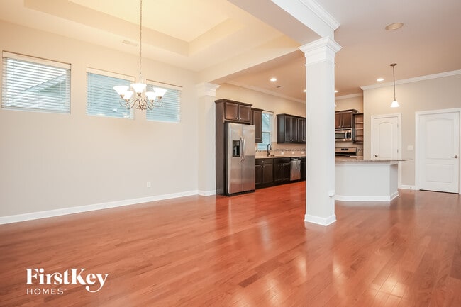 Foto del edificio - 215 Topsaw Ln