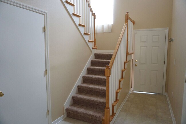 Building Photo - Townhome 2/2.5 with garage and access to Julington Creek amenities