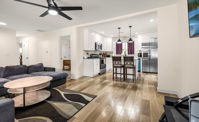 Photo - Modern 4-Bedroom Ranch-Style Home with Spa...