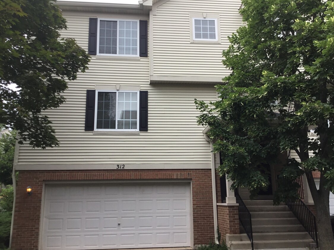 Primary Photo - 312 Evergreen Cir