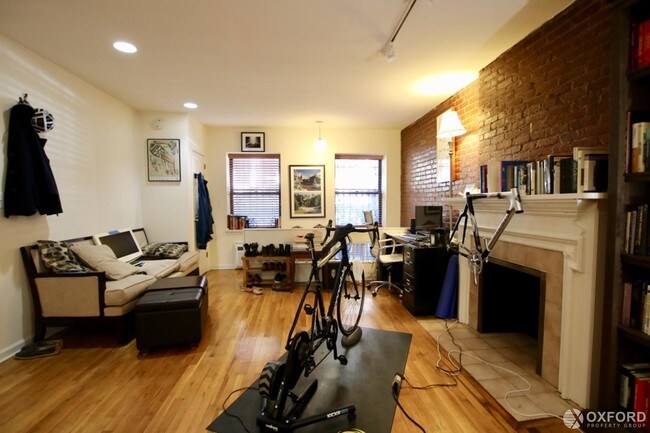 Building Photo - 130 W 75th St