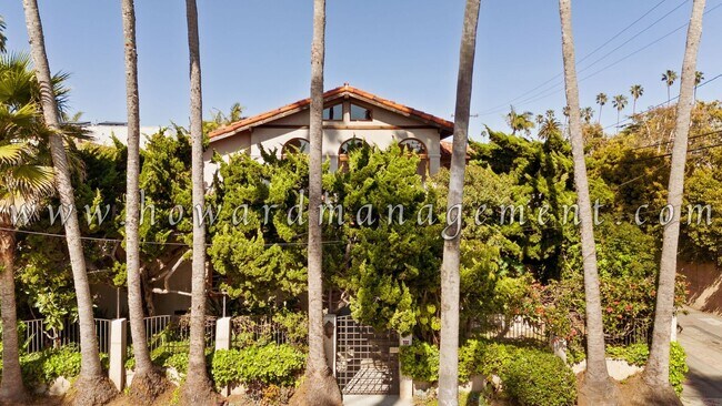 Foto del edificio - Stunning 5 Bedroom House in Santa Monica
