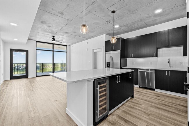 Foto del edificio - 221 Main St N