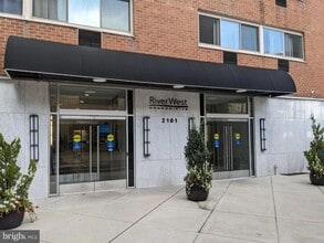 Building Photo - 2101 Chestnut St