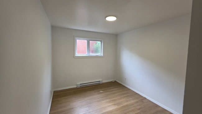 Building Photo - 9 Connaught Ave