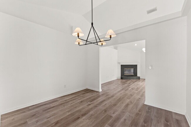 Dining area - 1845 Daytona Ln N