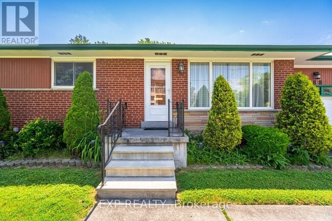 Building Photo - 588 Hyacinthe Blvd