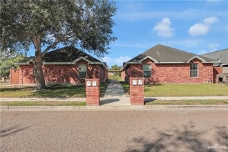 Building Photo - 8 West Dr