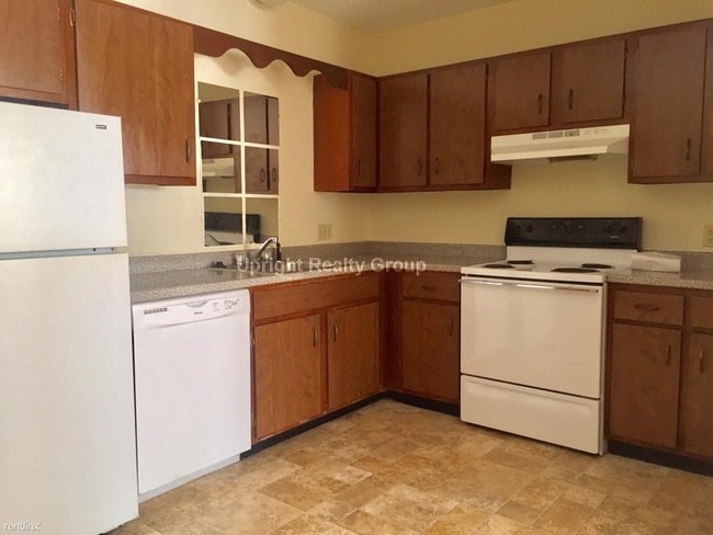 Building Photo - 1 br, 1 bath Apartment - 7 Beacon St  1 Bath
