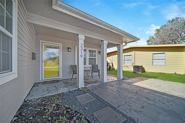 Building Photo - 2319 Roy Cir