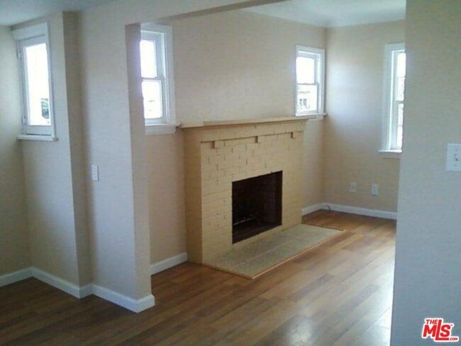 Building Photo - 950 N Allen St