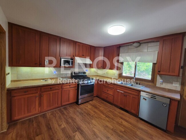 Building Photo - 5408 Creekview Ln-