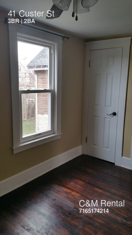 Building Photo - 41 Custer St