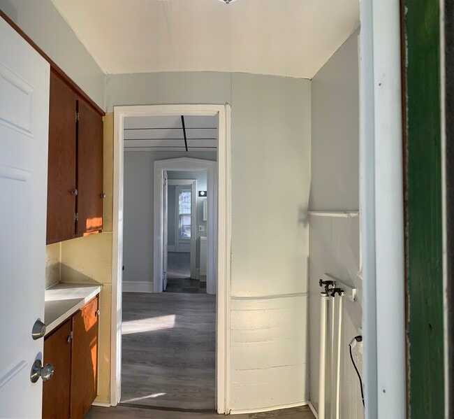 Building Photo - 131 Caledonia St