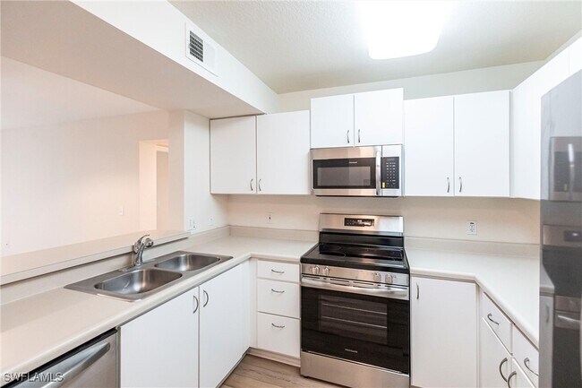 Foto del edificio - 8298 Key Royal Ln