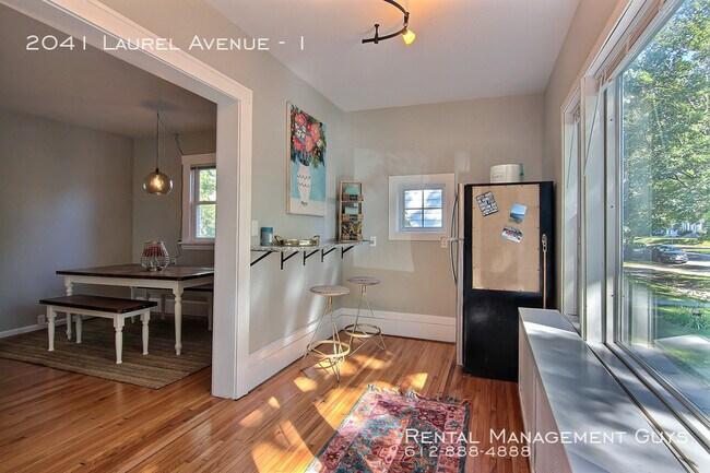 Foto del edificio - Updated Duplex Across from St. Thomas